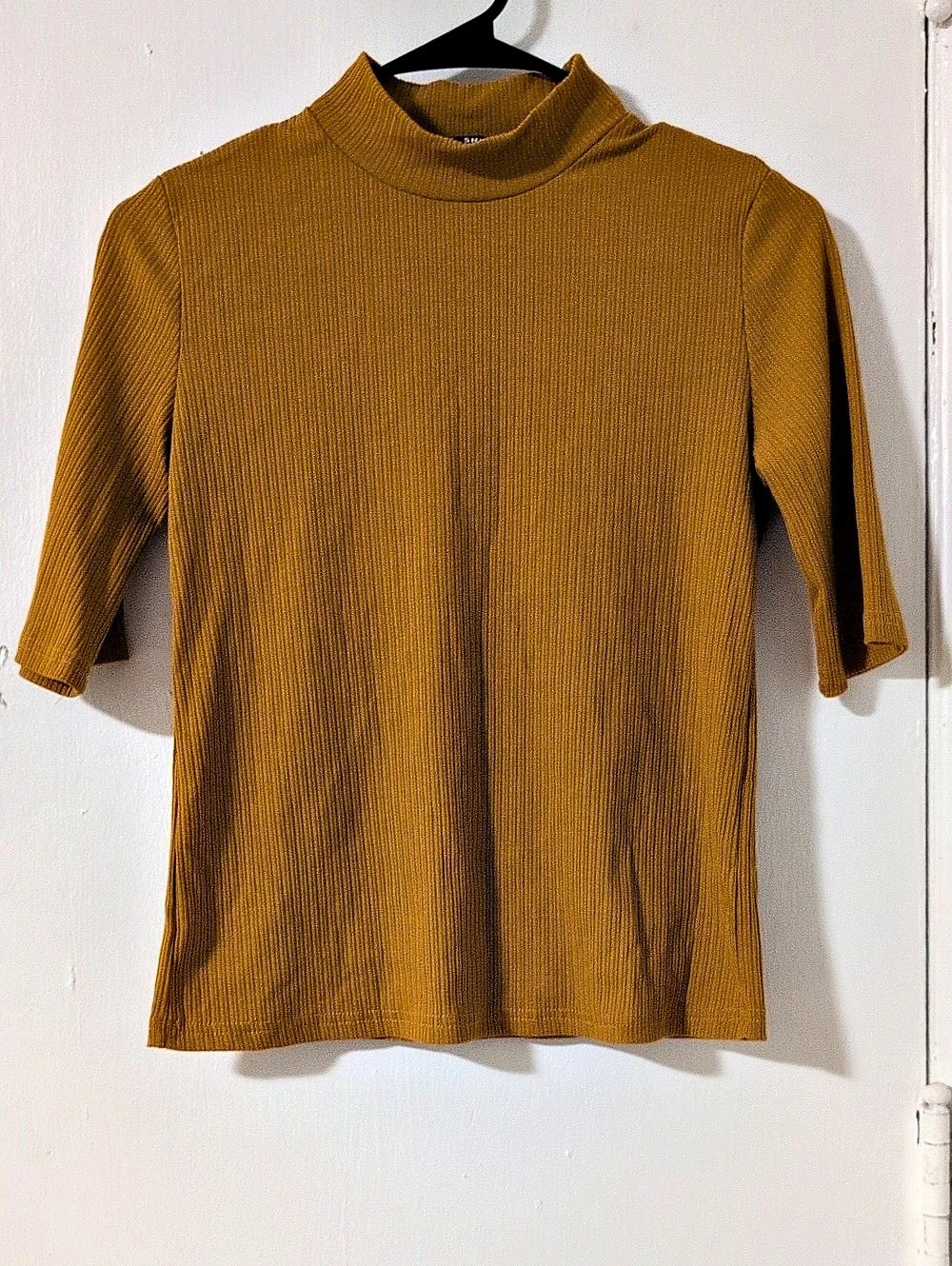 Ribbed Mock Neck Top in Mustard Brown Like New